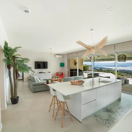 6 Pers Vue De Nage Et Jacuzzi